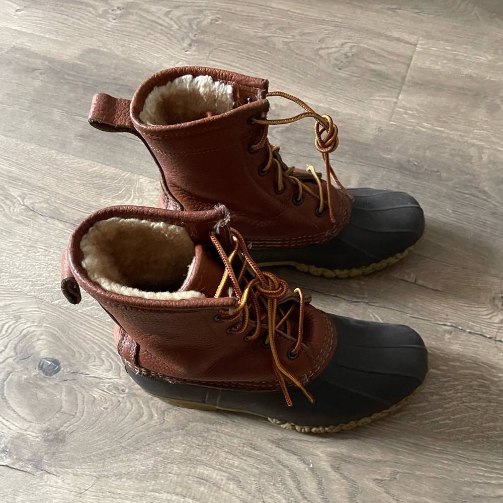 LLBean Women’s lined bean boots 7 wide